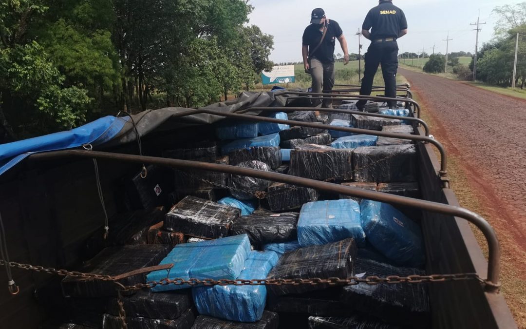 Interceptan camión repleto de marihuana en Pirapó