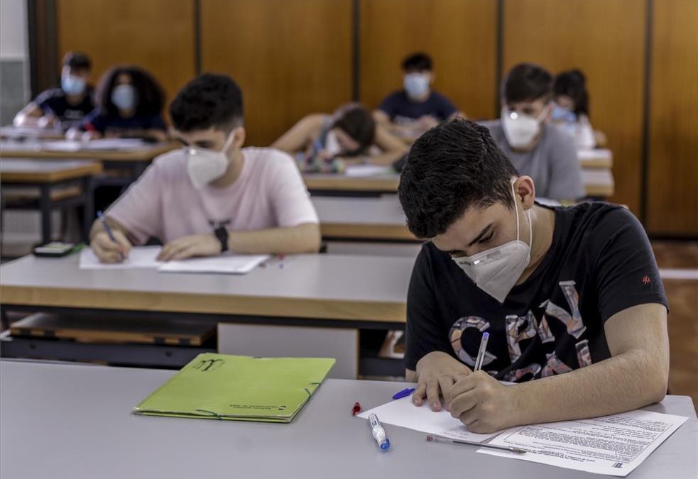 ¿Cómo será el retorno a las aulas para los estudiantes del último año?