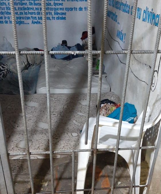 Detenidos escaparon de celda de la Comisaría 16
