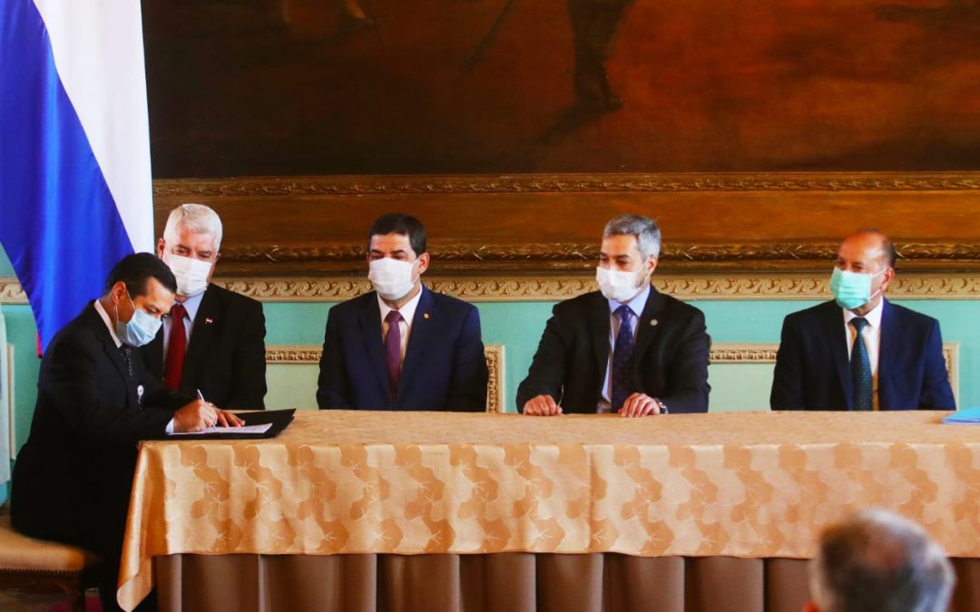 Firman contrato de ejecución para la construcción de Subestación Yguazú