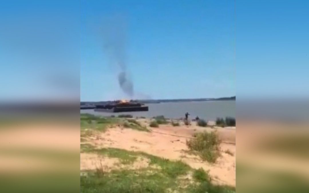 Explosión de barcaza ocurrió en lado argentino del Río Paraguay