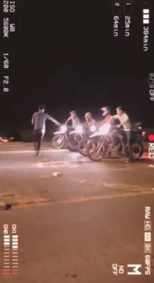 Carrera clandestina de motos termina en accidente