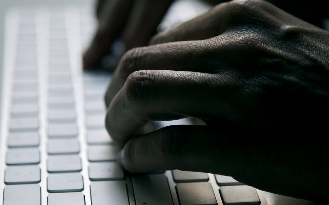 Aumentan casos de “sextorsión” mediante citas a ciegas por redes sociales
