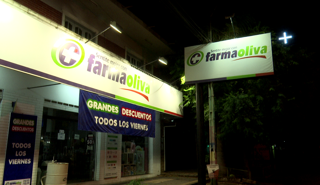 Malvivientes asaltan farmacia en medio del apagón