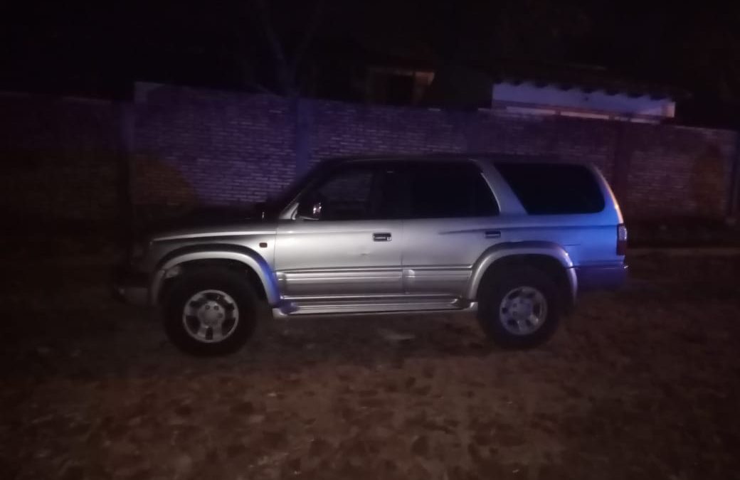 Delincuentes roban vehículo y toman de rehén a propietario
