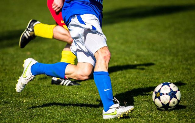 Propietarios de canchas sintéticas critican restricción para deportes de contacto