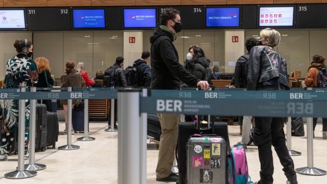 Países europeos cancelan vuelos procedentes de Reino Unido, ante nueva cepa de coronavirus