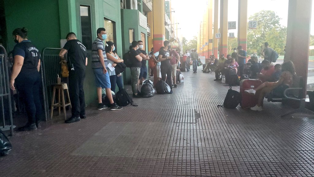 Intenso movimiento en la Terminal de Ómnibus