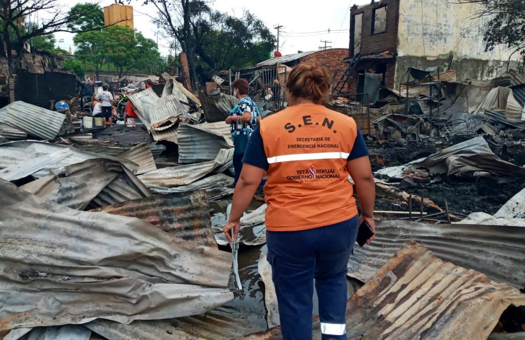 SEN asistió a familias afectadas por grave incendio en La Chacarita