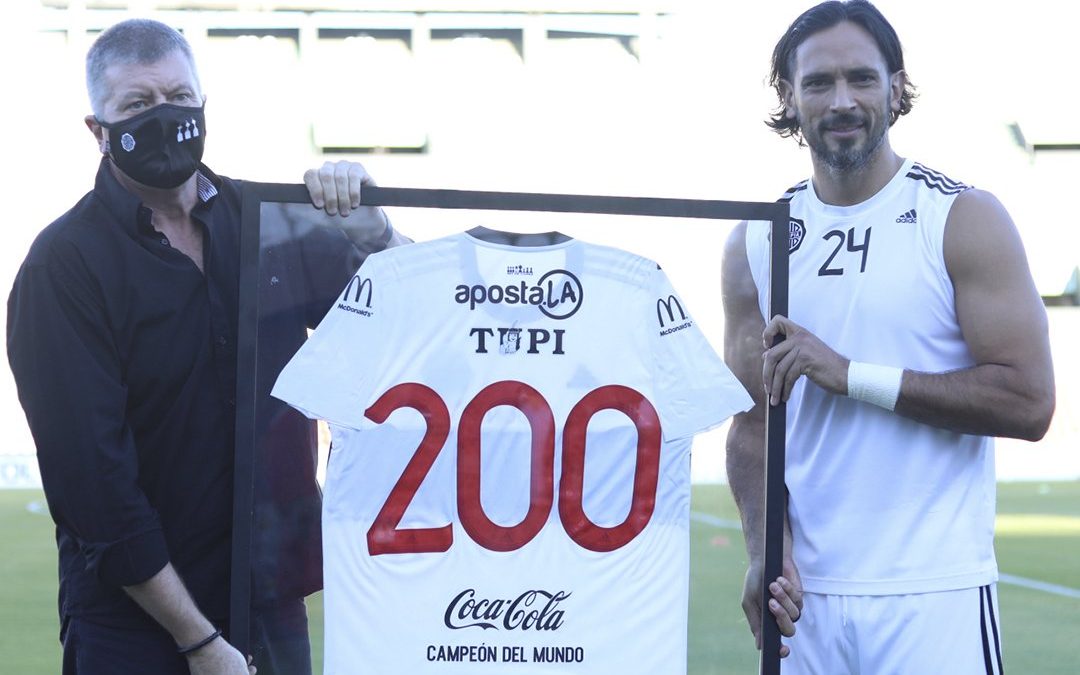 Roque, homenajeado por sus 200 partidos en Olimpia
