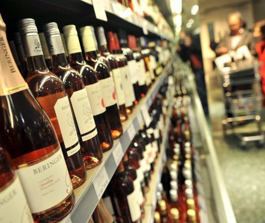 Salud recuerda que venta de bebidas alcohólicas está prohibida luego de las 22:00