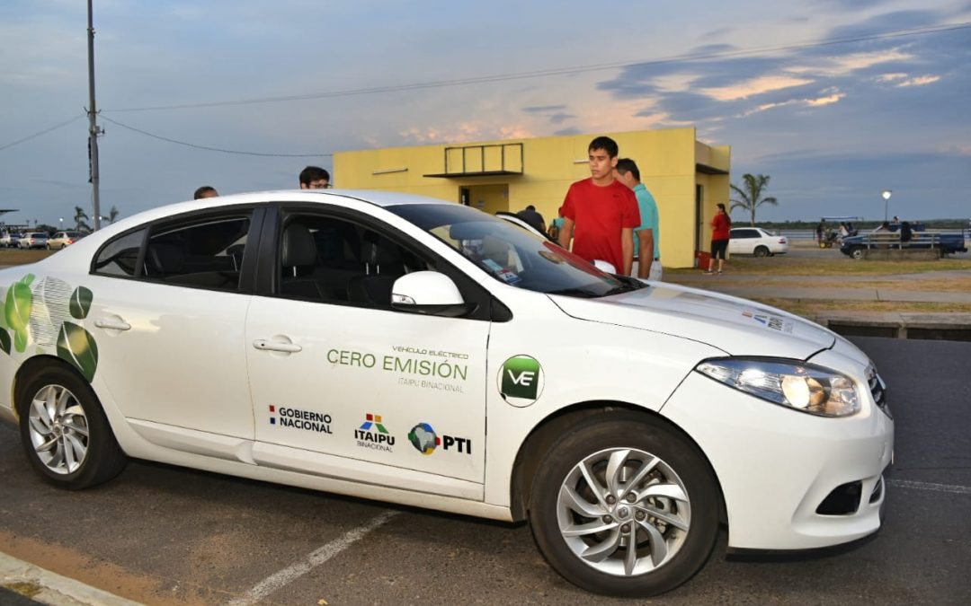 Proponen alianza para promover desarrollo de autos eléctricos en el país