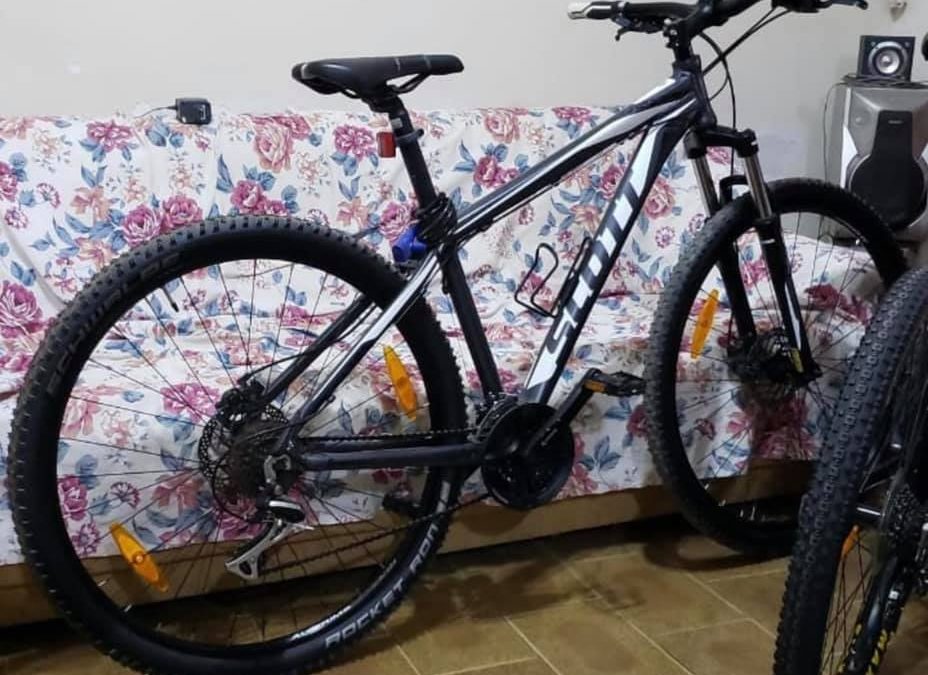 Ciclista sufre robo en la insegura Costanera Norte