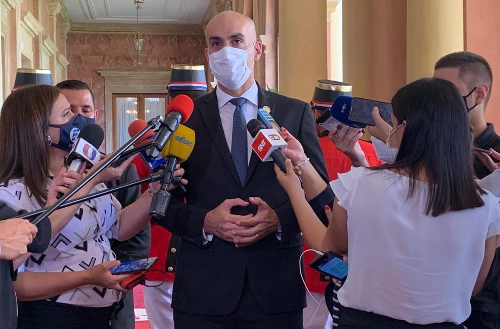 Ministro insiste en el cumplimiento de las normas sanitarias