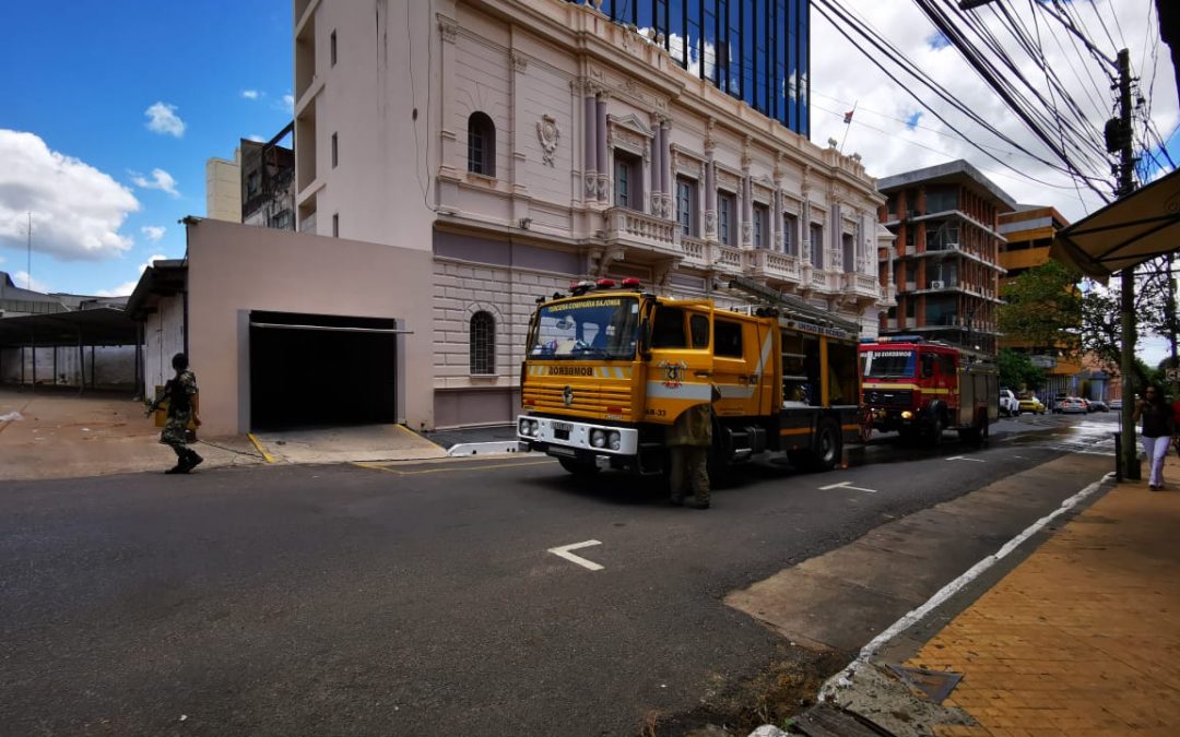 Logran controlar incendio en la sede de la Vicepresidencia de la República