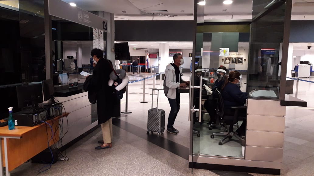 Italiano presentó test falso de covid e intentó sobornar a funcionaria