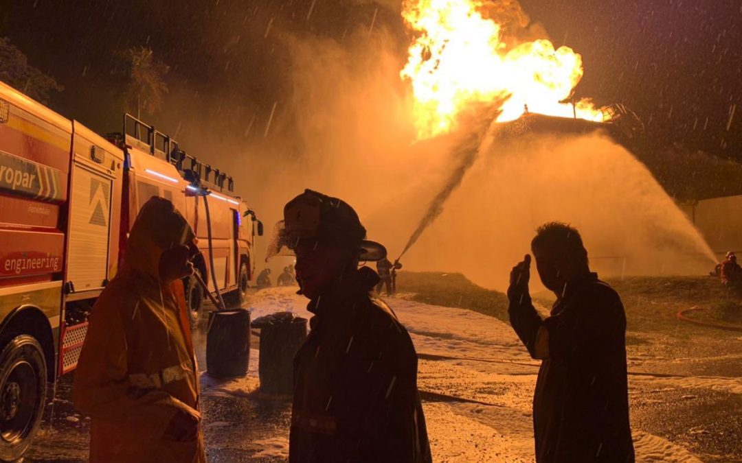 Siguen trabajando para sofocar incendio de gran magnitud en Petropar