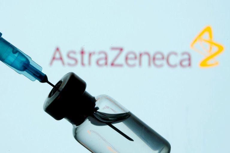 Vacunas AstraZeneca llegan en quincena de febrero y concretan compra de Sputnik V
