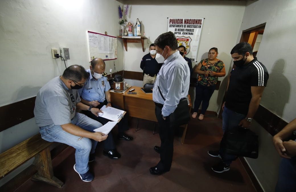 Detienen a tres policías por supuesta extorsión