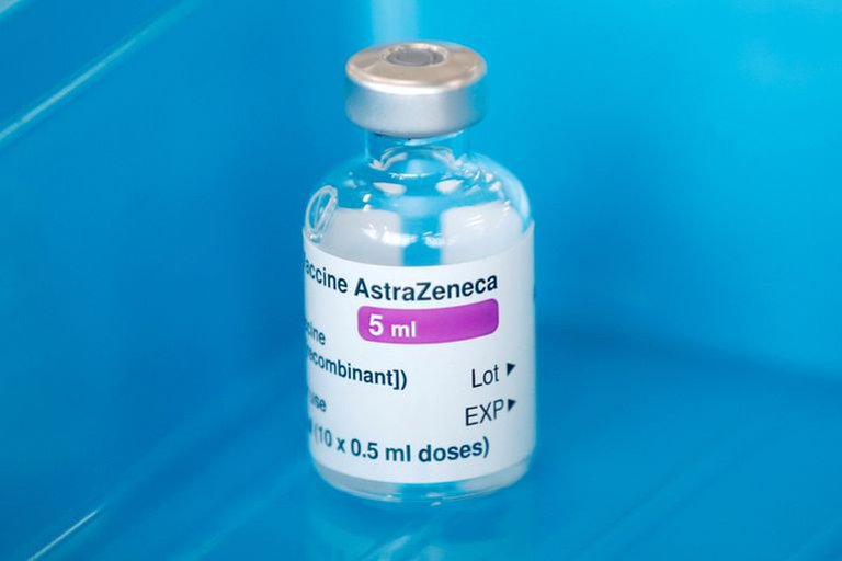 OMS recomienda vacuna AstraZeneca para mayores de 65 años