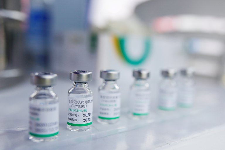 Covid-19: Bolivia recibirá medio millón de vacunas de Sinopharm