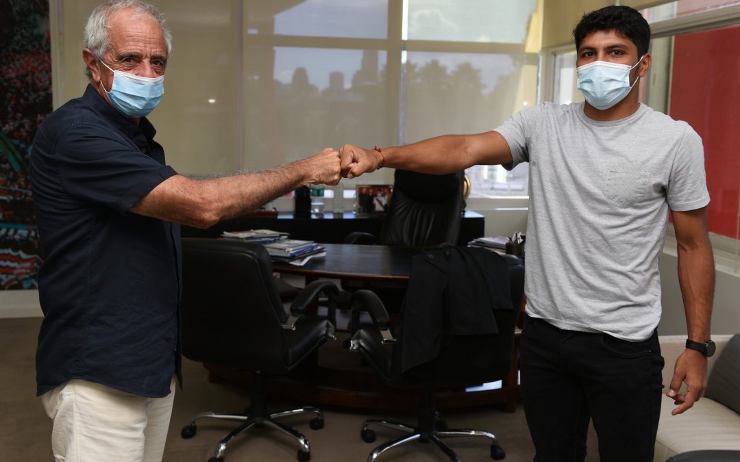 El paraguayo Robert Rojas extiende su vínculo con River Plate