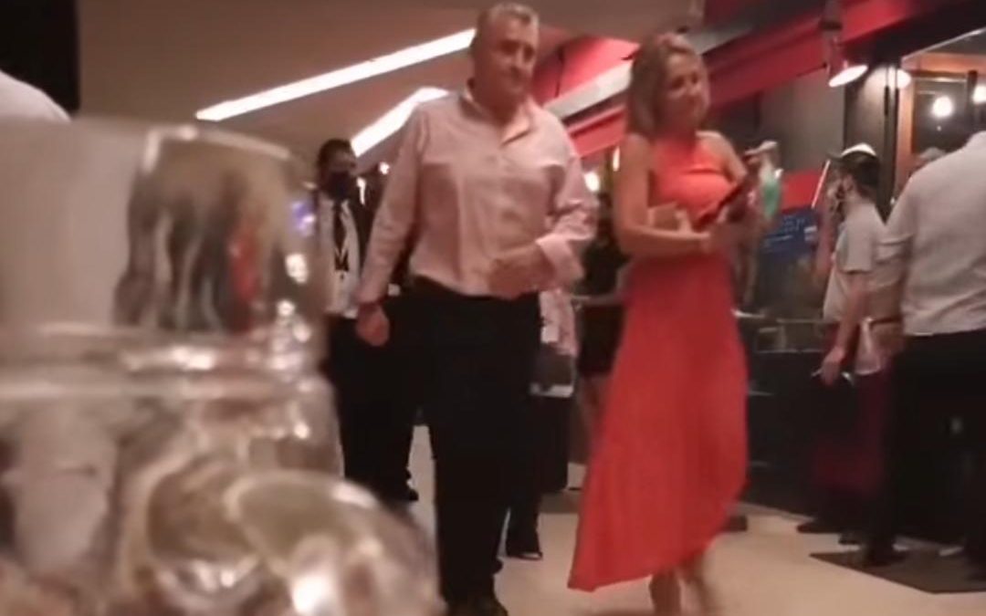 Villamayor fue escrachado y sacado a empujones de un restaurante asunceno