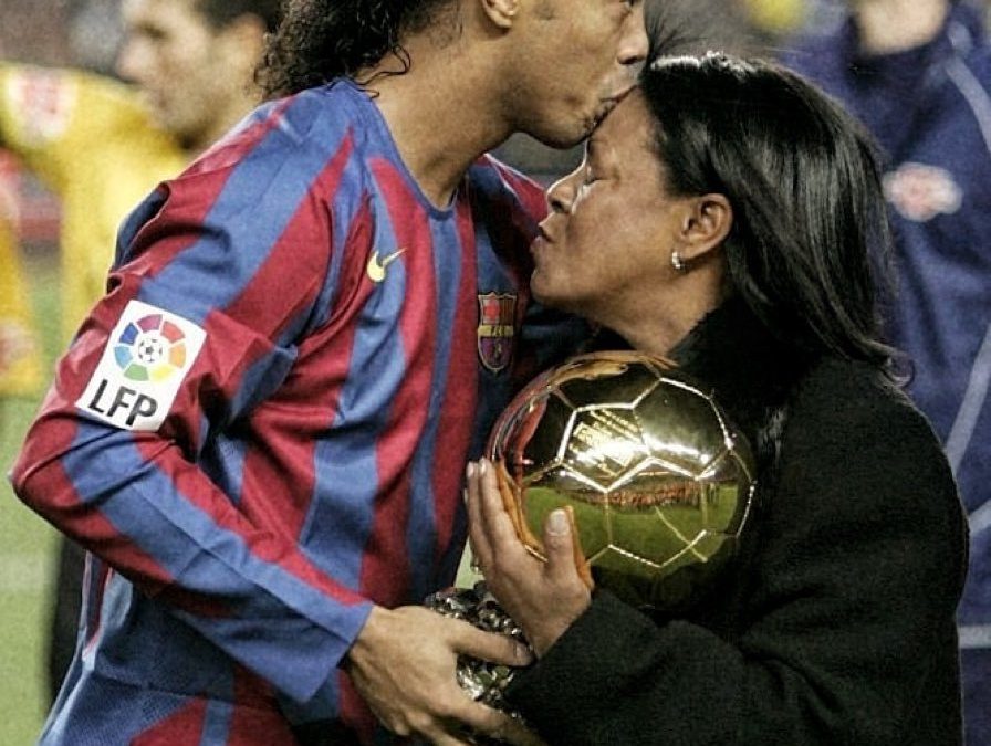 Covid-19: Falleció la mamá de Ronaldinho