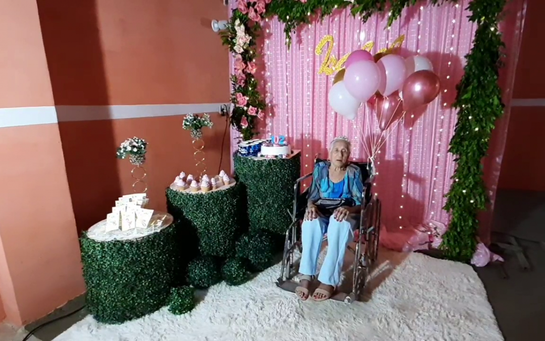 Una mujer cumplió 102 años en San Pedro y lo festejó pese a la pandemia