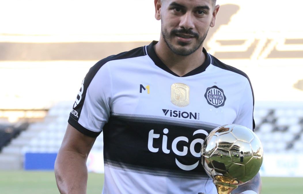 Recalde recibió el premio al Mejor Jugador y Mejor Gol del 2020