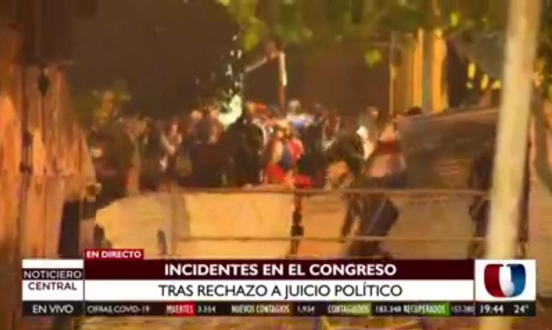 Tras rechazo de juicio político, manifestantes se enfrentan a la Policía