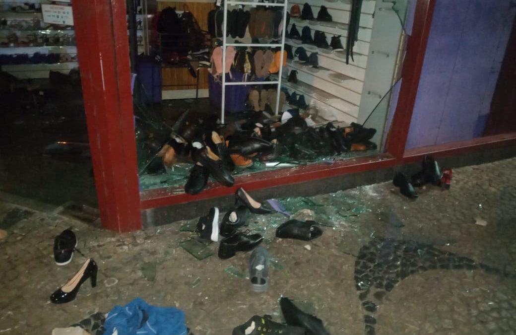 Comercios del microcentro capitalino fueron atacados después de las manifestaciones