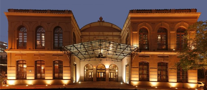 Vandalismo: atacan el Teatro Municipal Ignacio A. Pane