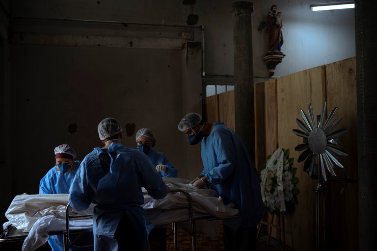 Brasil: 300 mil muertes por Covid-19 en 13 meses