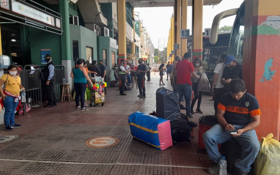 Importante flujo de pasajeros en la Terminal de Ómnibus