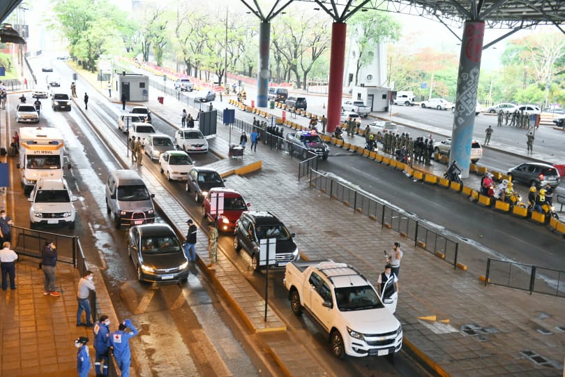 Sociedad de Infectología considera negligente mantener la frontera abierta con Brasil