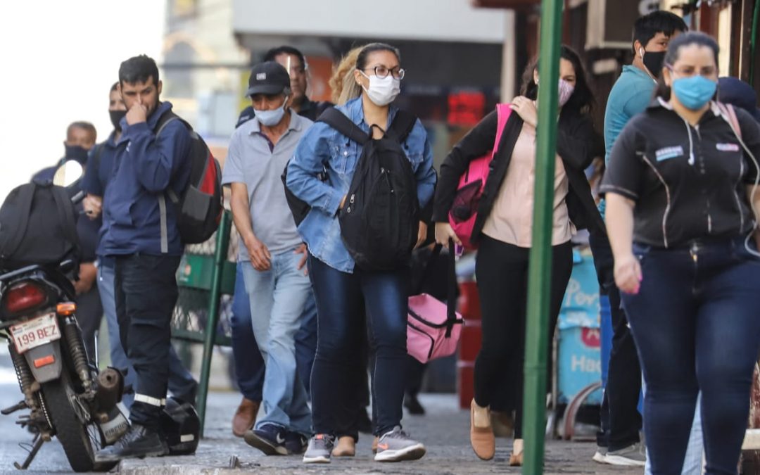 Vacunas no serán suficientes sin cumplimiento de medidas sanitarias según endocrinólogos