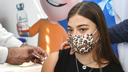 Adolescentes ya son vacunados contra el Covid-19 en Estados Unidos