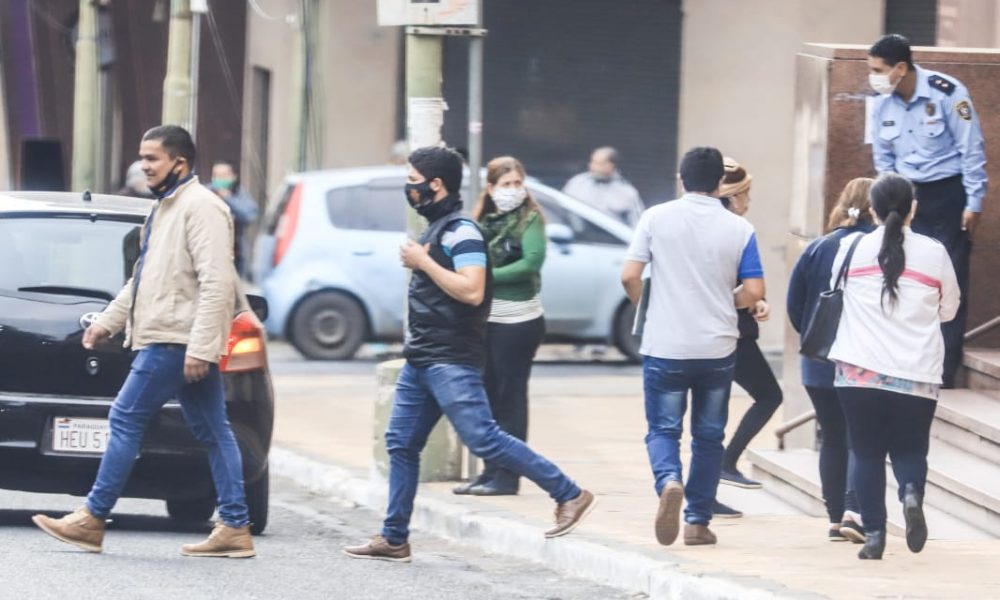 Gobierno extiende actuales restricciones hasta el 19 de abril