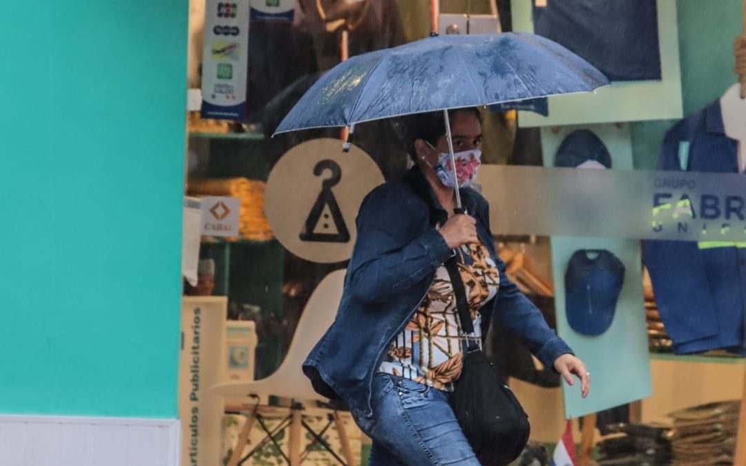 Anuncian ingreso de frente frío con lluvias y tormentas para este domingo