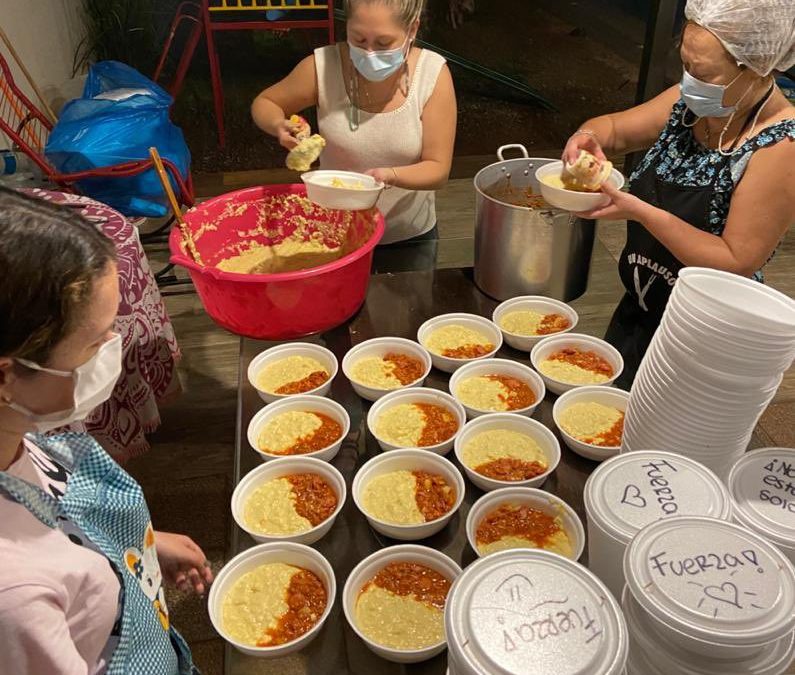 Solidarios se unen y organizan ollas populares para familiares de internados