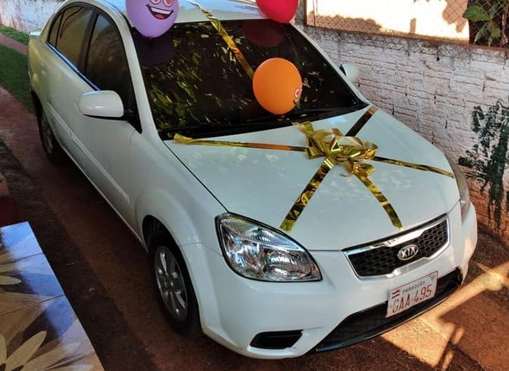 Familia golpeada por el covid sorteó un auto y el ganador devolvió el premio