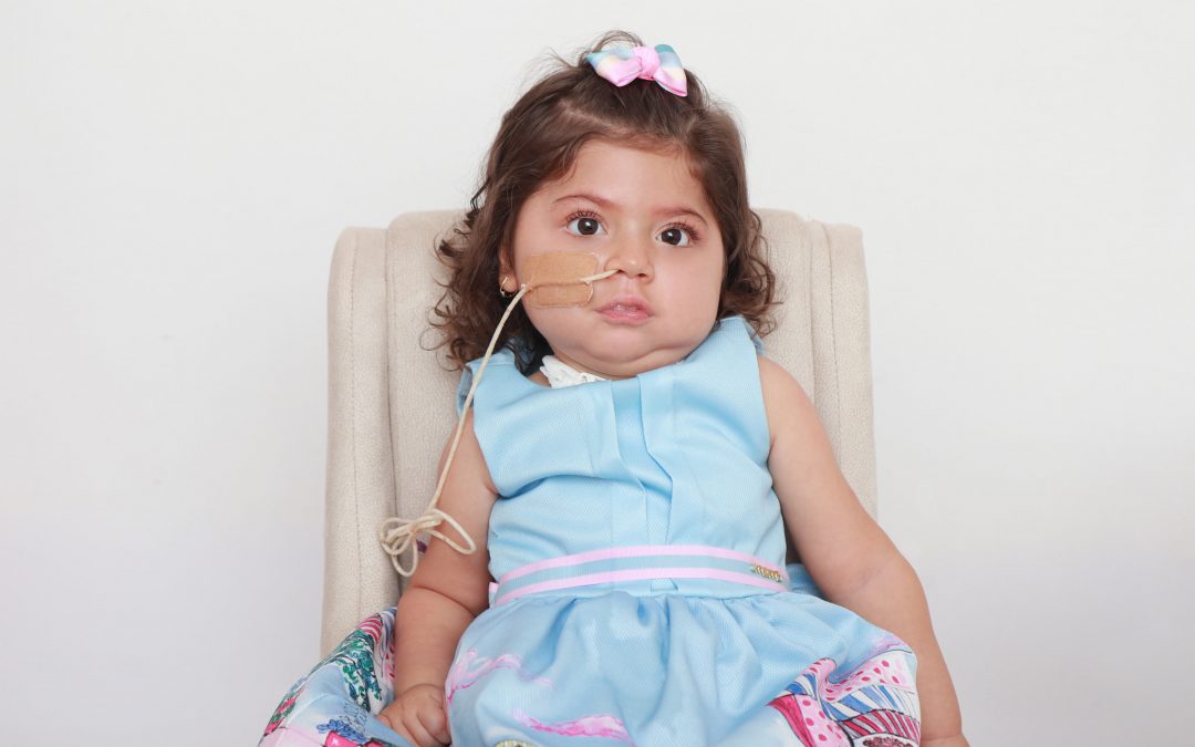 Bianca sigue avanzando: utiliza el respirador solo para dormir y balbucea “mamá” y “papá”