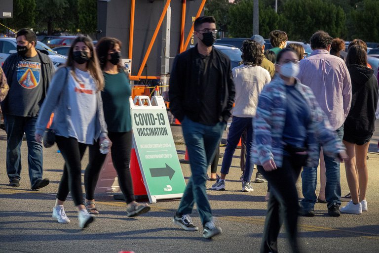 EE.UU: 200 millones de vacunas fueron aplicadas contra el Covid-19