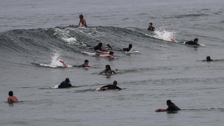 Río de Janeiro reabre sus playas ante una leve baja de contagios por Covid-19