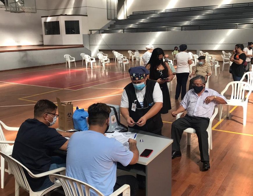 Inicia inmunización contra el Covid-19 a adultos de más de 70 años