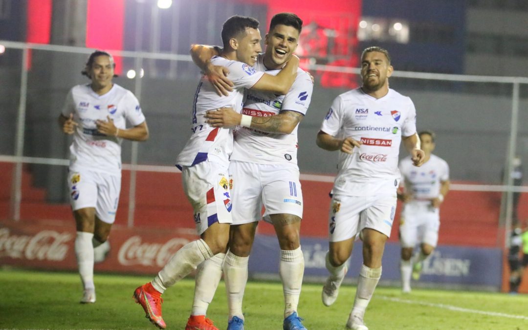 Nacional recibe a River Plate y deberá ganar para mantener la ilusión
