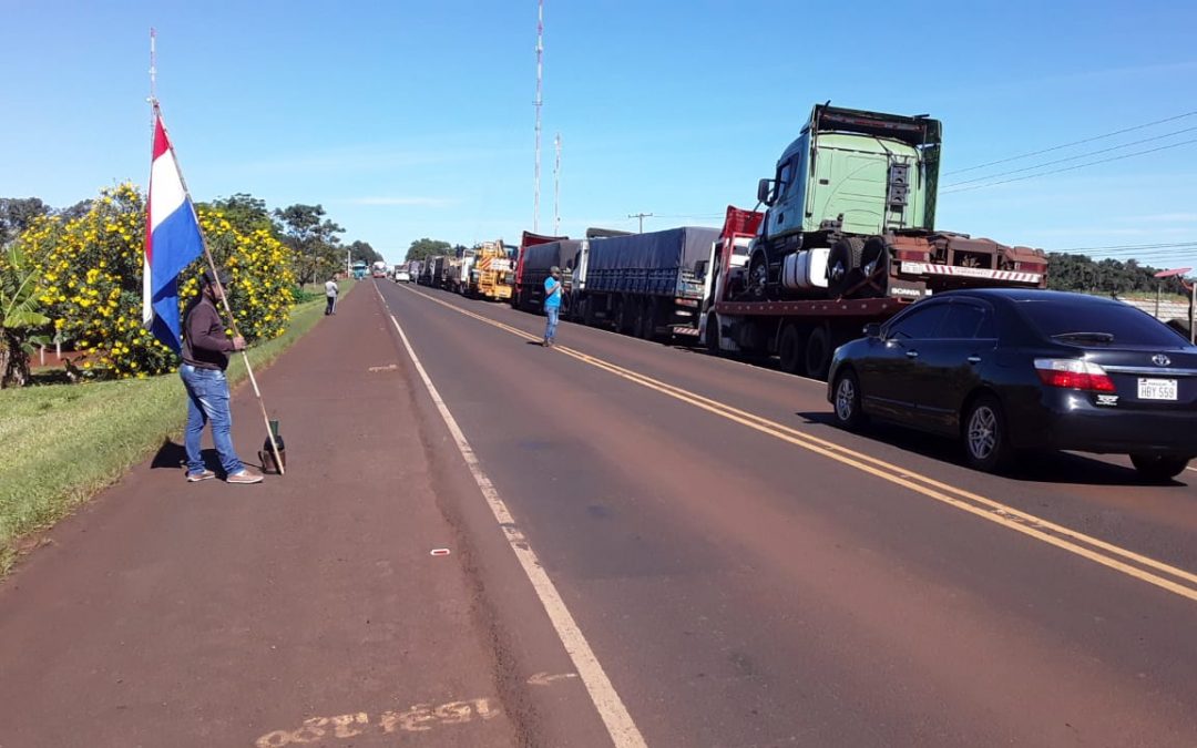 Tras acuerdo con el Gobierno, camioneros levantan paro
