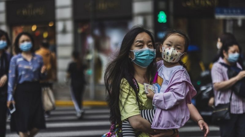 China autoriza tener tres hijos por familia