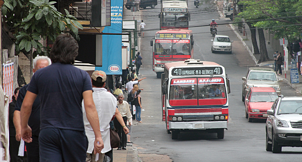 Transportistas y Gobierno acuerdan no subir el pasaje
